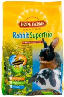 Large block bottom pouch for pet food, produced from film on reel